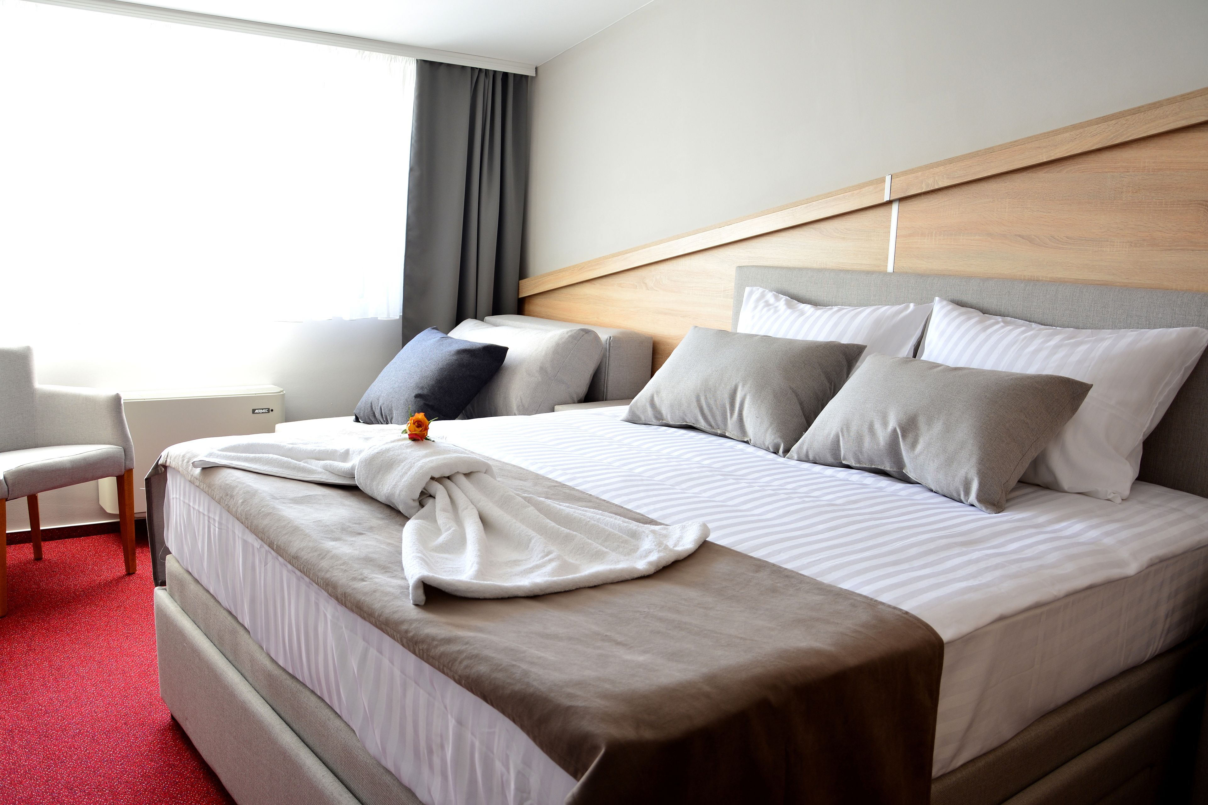 in-room safe, desk, laptop workspace, soundproofing