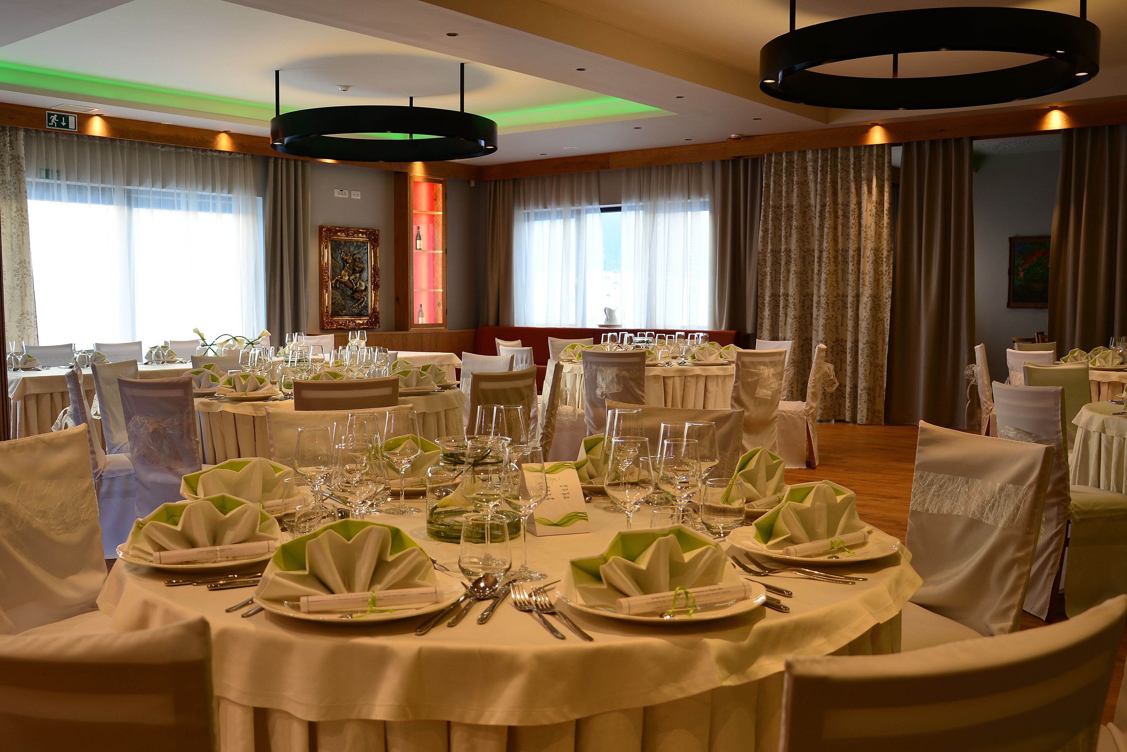 breakfast, lunch, dinner served; local and international cuisine