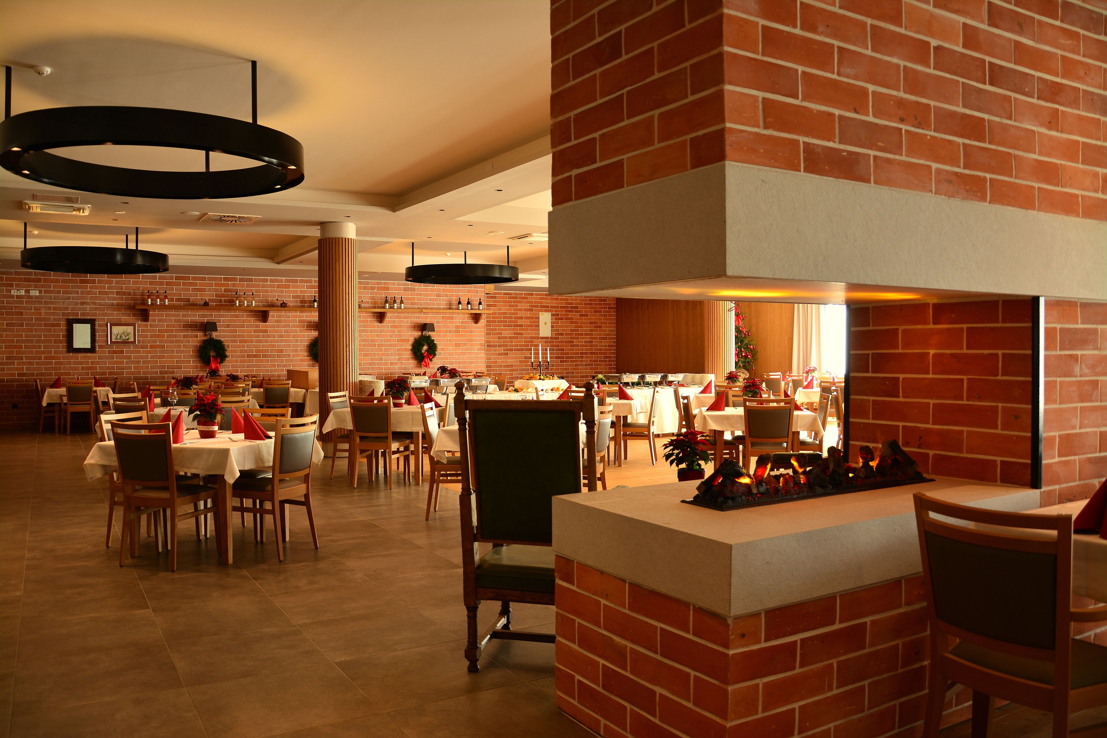 Breakfast, lunch, dinner served; local and international cuisine 