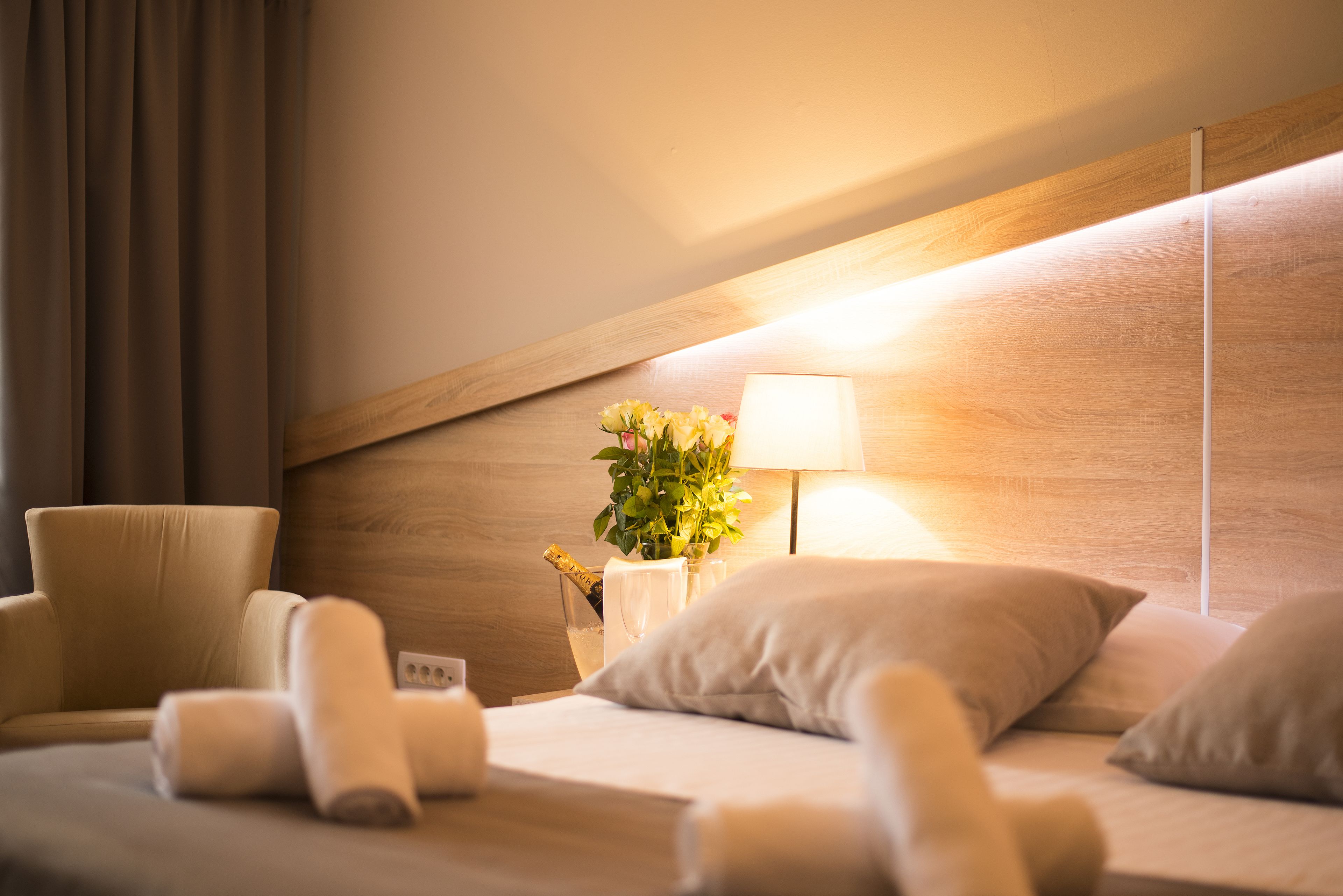 in-room safe, desk, laptop workspace, soundproofing