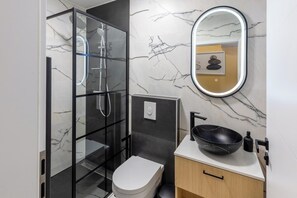 Premium Room, 1 Bedroom | Bathroom | Shower, free toiletries, hair dryer, towels