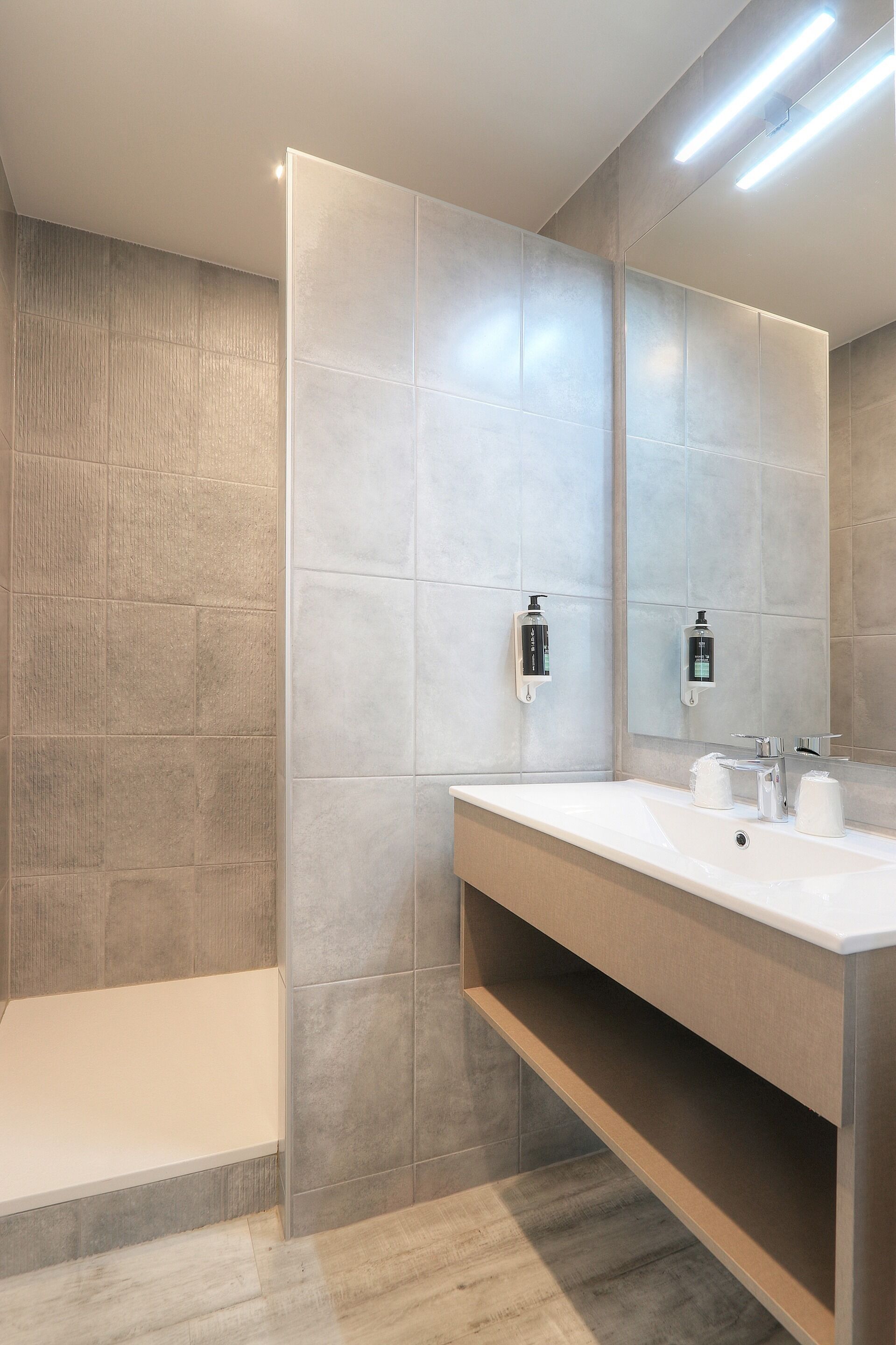 double room, 1 queen bed, courtyard view | bathroom | towels, soap, shampoo, toilet paper