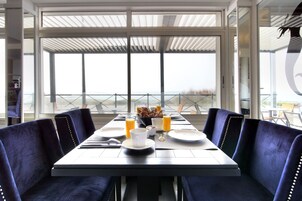 Desayuno buffet todos los días (con cargo)