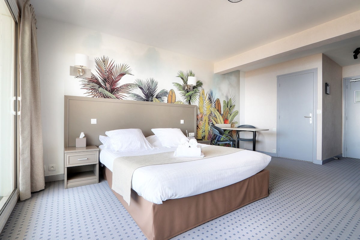 Monolocale, 1 letto queen, vista mare | Con stile personalizzato, con arredamento individuale, una scrivania