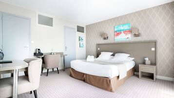 Camera doppia, 1 letto queen, vista mare | Con stile personalizzato, con arredamento individuale, una scrivania