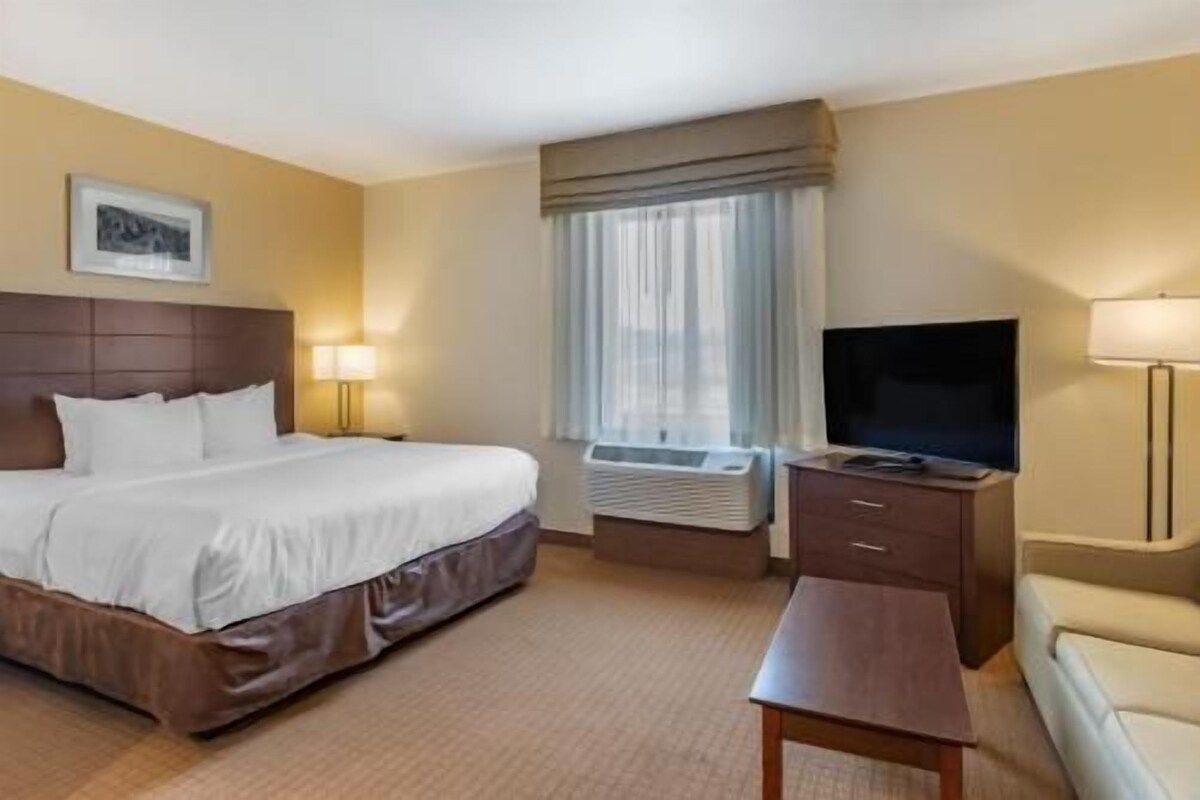 Blackout drapes, iron/ironing board, WiFi (free), bed sheets