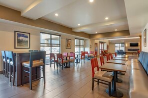 Free daily continental breakfast  - MainStay Suites Near Denver Downtown (Denver)