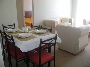 Standard Apartment, 3 Bedrooms, Terrace | In-room dining - Edificio Cordoba 4 (La Serena)