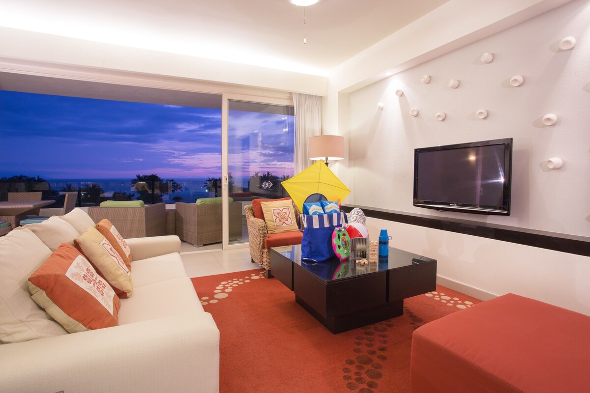 Residencia 2 Recamaras Vista de Lujo Family Emotion 3 Ninos Gratis  | Área de sala de estar | Televisión de plasma de 42 pulgadas con canales por cable y televisión 