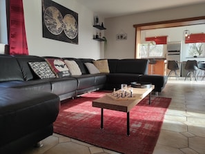 TV, fireplace, stereo - Luxurious Villa with Pool in the Ardennes (Stavelot)