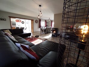 TV, fireplace, stereo