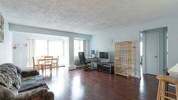 Apartment, 2 Bedrooms, Kitchen | Living room | Flat-screen TV