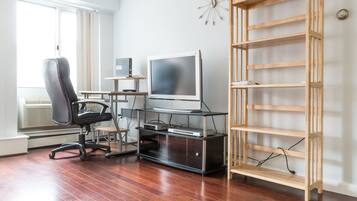 Apartment, 2 Bedrooms, Kitchen | Living room | Flat-screen TV