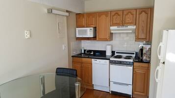 Apartment, Kitchen | Private kitchen | Fridge, microwave, coffee/tea maker