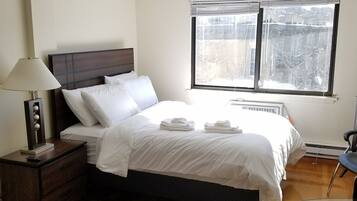 Apartment, Kitchen | Desk, iron/ironing board, free WiFi
