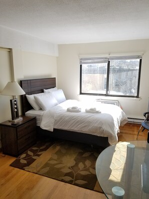 مكتب ومكواة/لوح كي وواي فاي مجانًا