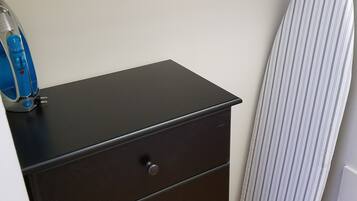 Apartment, Kitchen | Desk, iron/ironing board, free WiFi