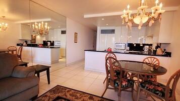Condo, 1 Bedroom | Dining