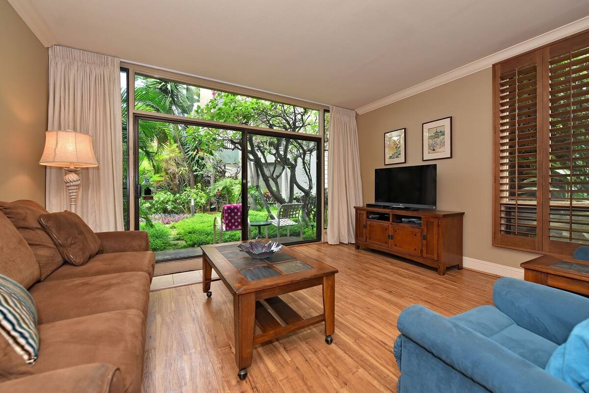 Condo, 1 Bedroom | Living area