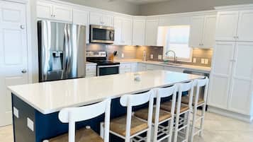 Huis, 5 slaapkamers | Privékeuken | Een koelkast/vriezer, een magnetron, een oven, een kookplaat