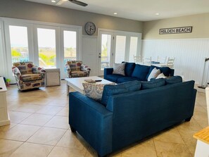 House, 5 Bedrooms | Living area | TV, DVD player
