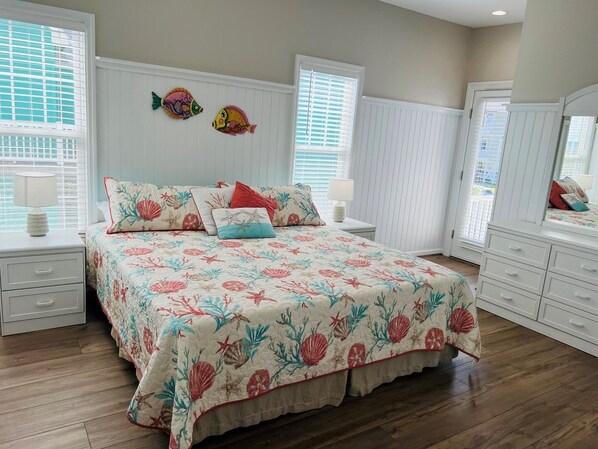 5 bedrooms, free WiFi, bed sheets - Avalon West- 5 Bedroom Home by RedAwning (Supply)