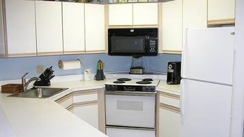 Condo, 2 Bedrooms | Private kitchen | Full-size fridge, microwave, oven, stovetop