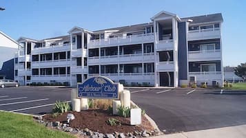 Condo, 2 Bedrooms | Front of property