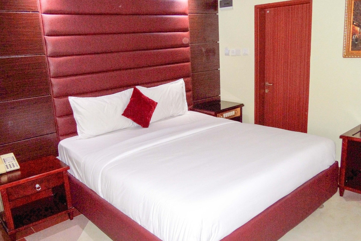 Classic Room, 1 King Bed