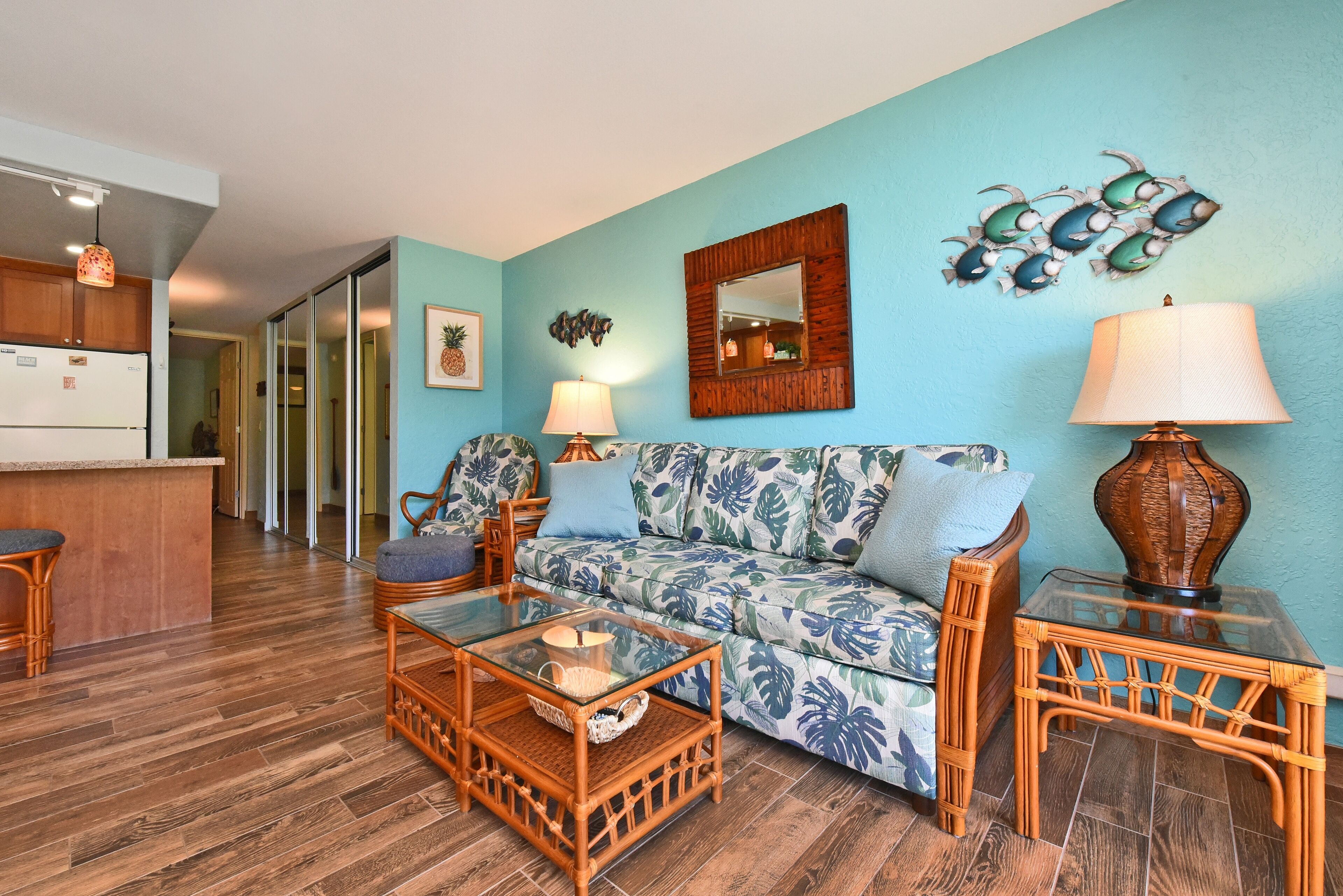 Condo, 2 phòng ngủ | Khu phòng khách | Đầu đĩa DVD, iPod dock 