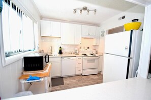 Condo, 2 Bedrooms | Private kitchen | Fridge, microwave, oven, coffee/tea maker - Towers 201 2 Bedroom Condo by RedAwning (Ocean City)