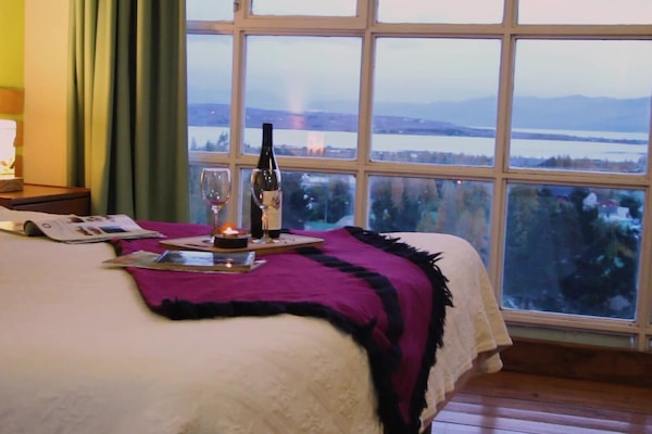 Caja de seguridad en la habitación, escritorio y cunas gratuitas