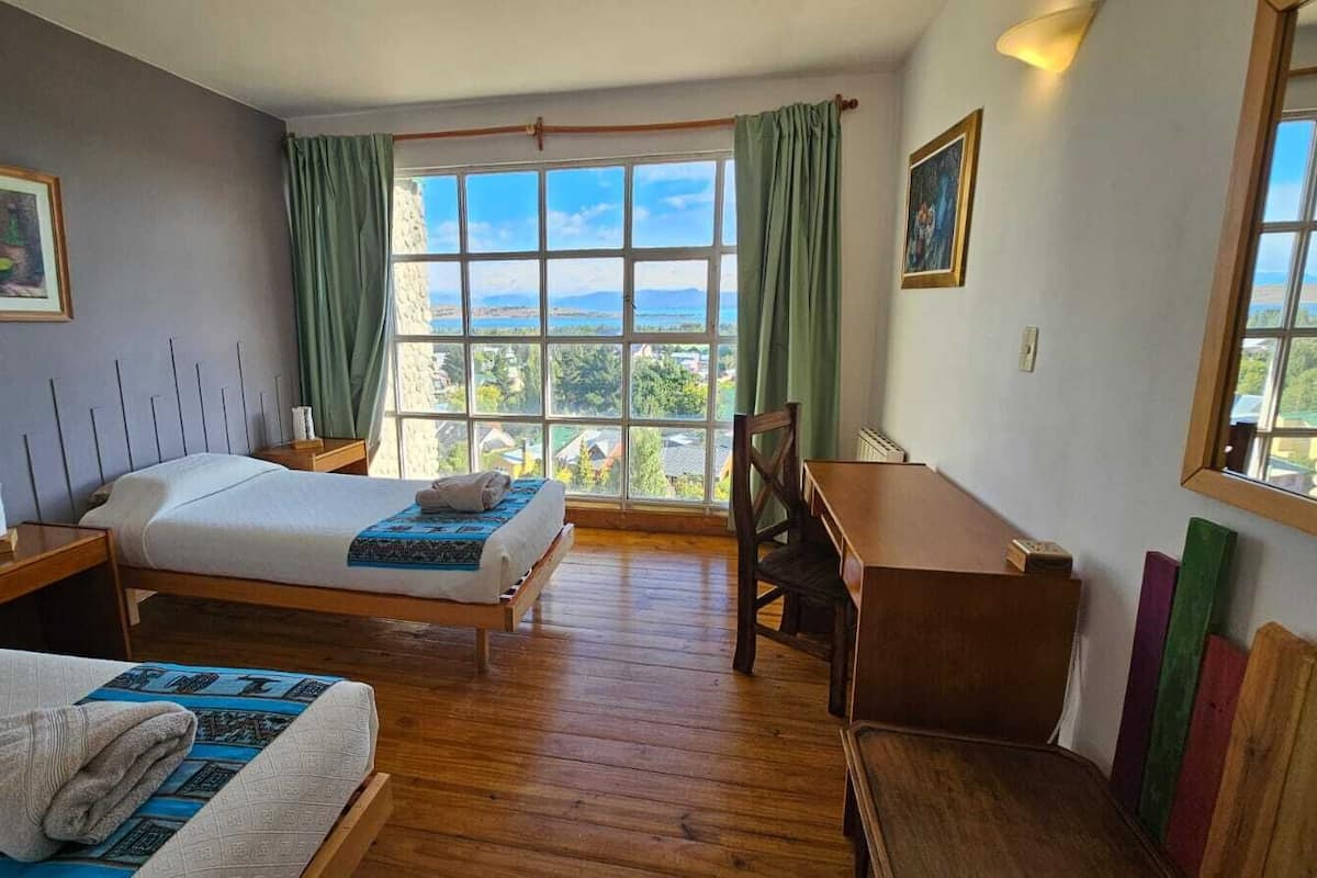 Doppelzimmer (Plus) | Zimmersafe, Schreibtisch, kostenlose Babybetten, kostenloses WLAN