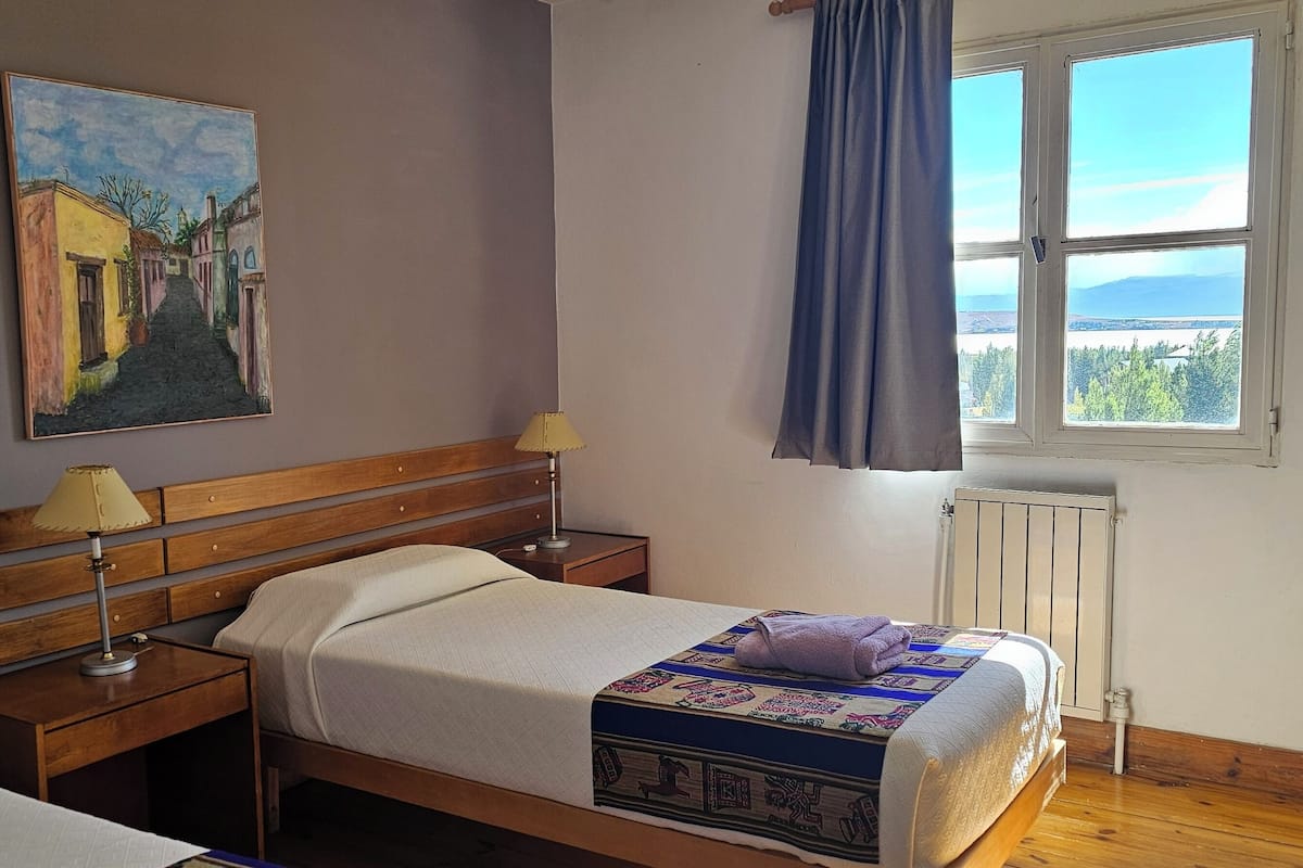 Zimmersafe, Schreibtisch, kostenlose Babybetten, kostenloses WLAN