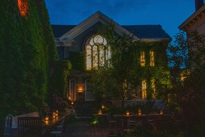 Building design - Church Des Artistes Guest House (Kingston)