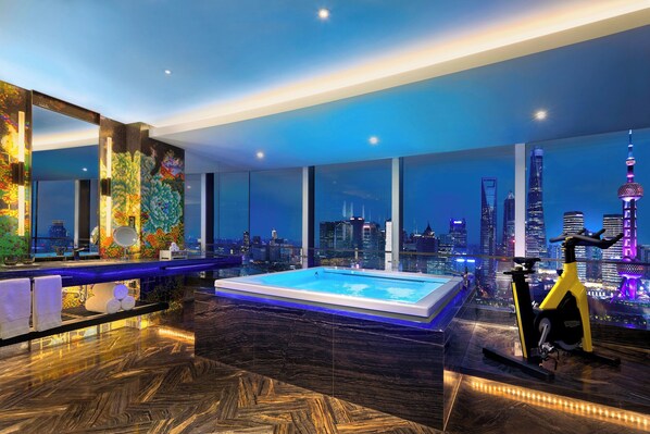 Separate tub and shower, rainfall showerhead, designer toiletries - W Shanghai - The Bund (Shanghai)
