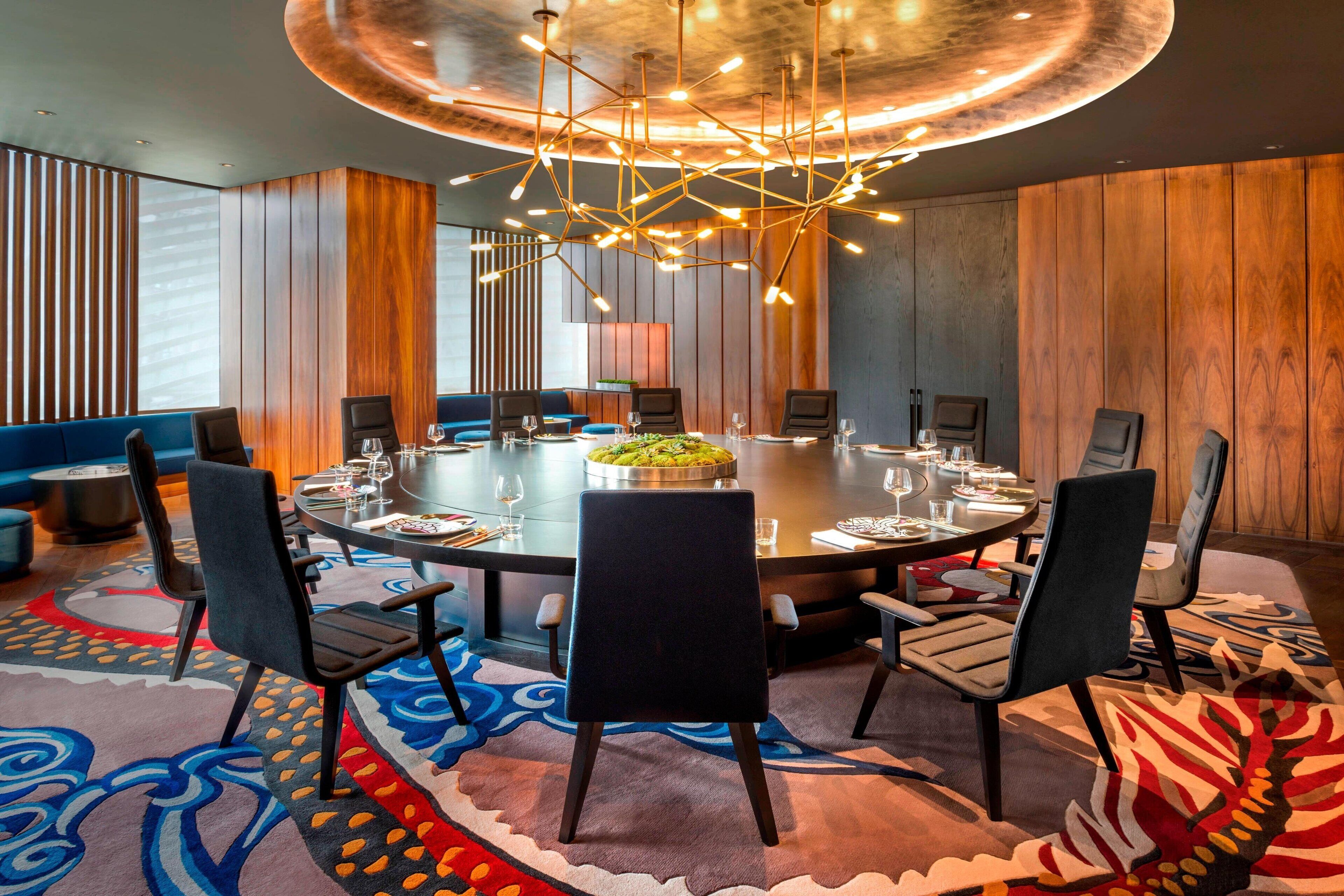 2 restaurants, breakfast, lunch, dinner served; chinese cuisine