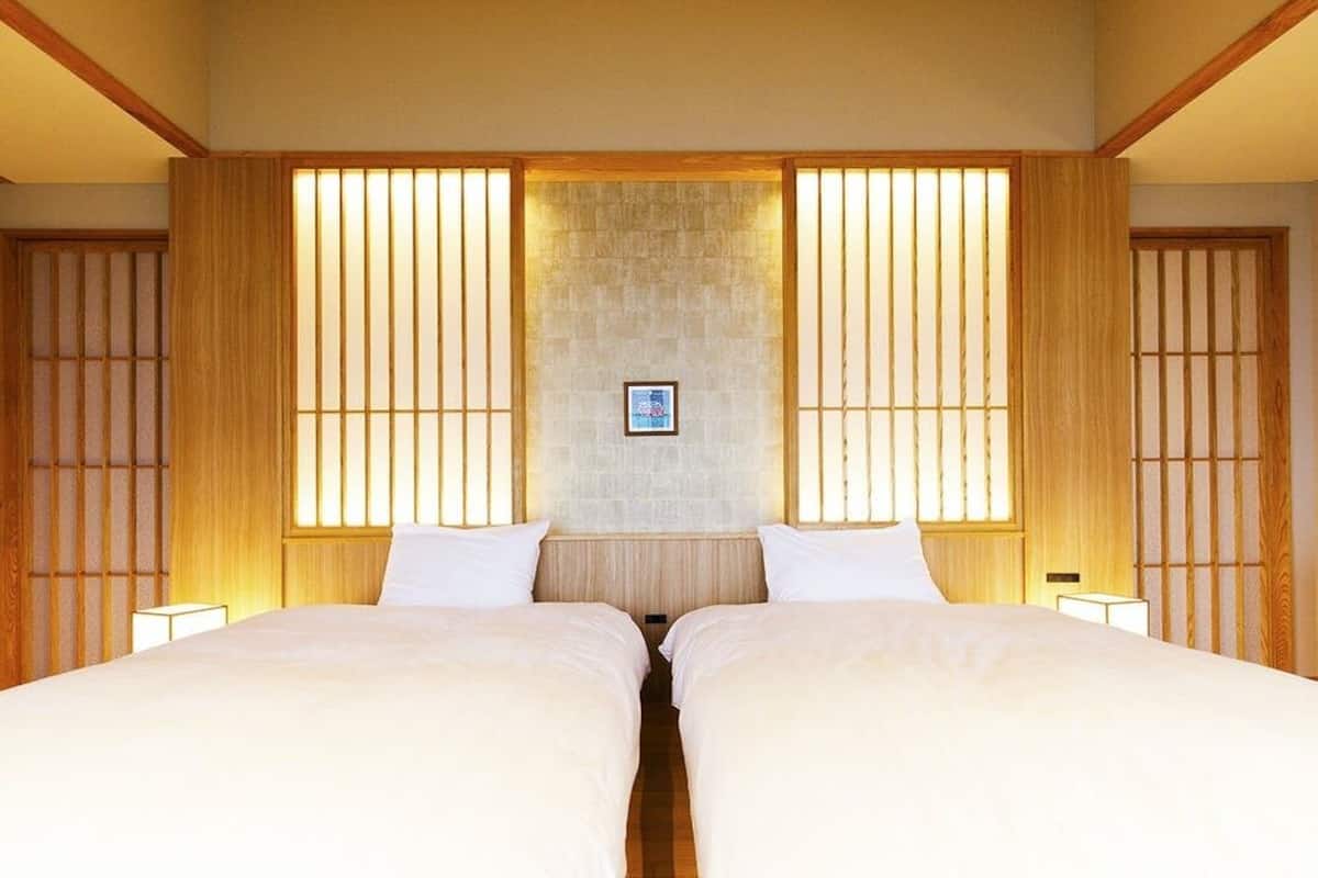 1 kamar tidur, seprai premium, brankas, dan meja kerja
