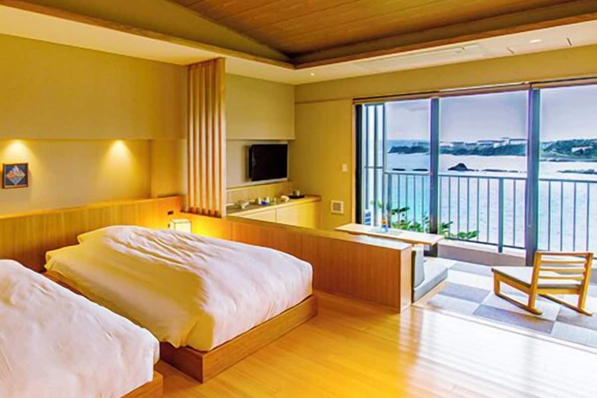 1 kamar tidur, seprai premium, brankas, dan meja kerja