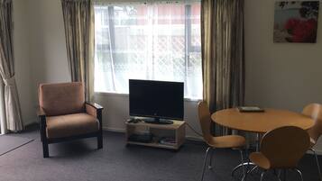 Two Bedroom Townhouse | In-room dining
