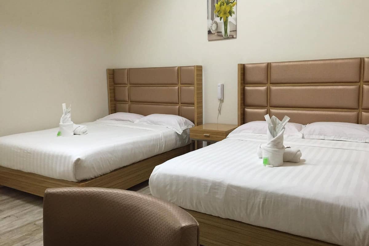 family room | desk, rollaway beds, free wifi, bed sheets