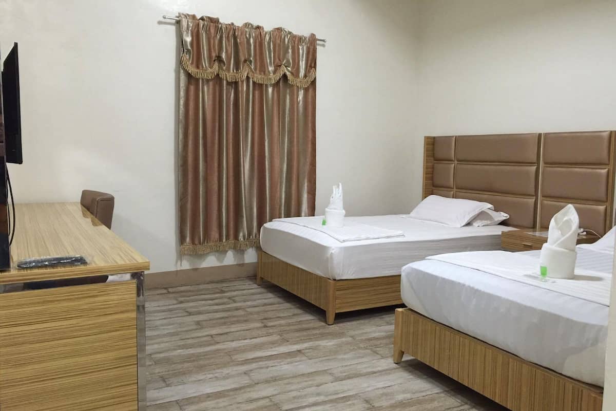 deluxe twin room | desk, rollaway beds, free wifi, bed sheets
