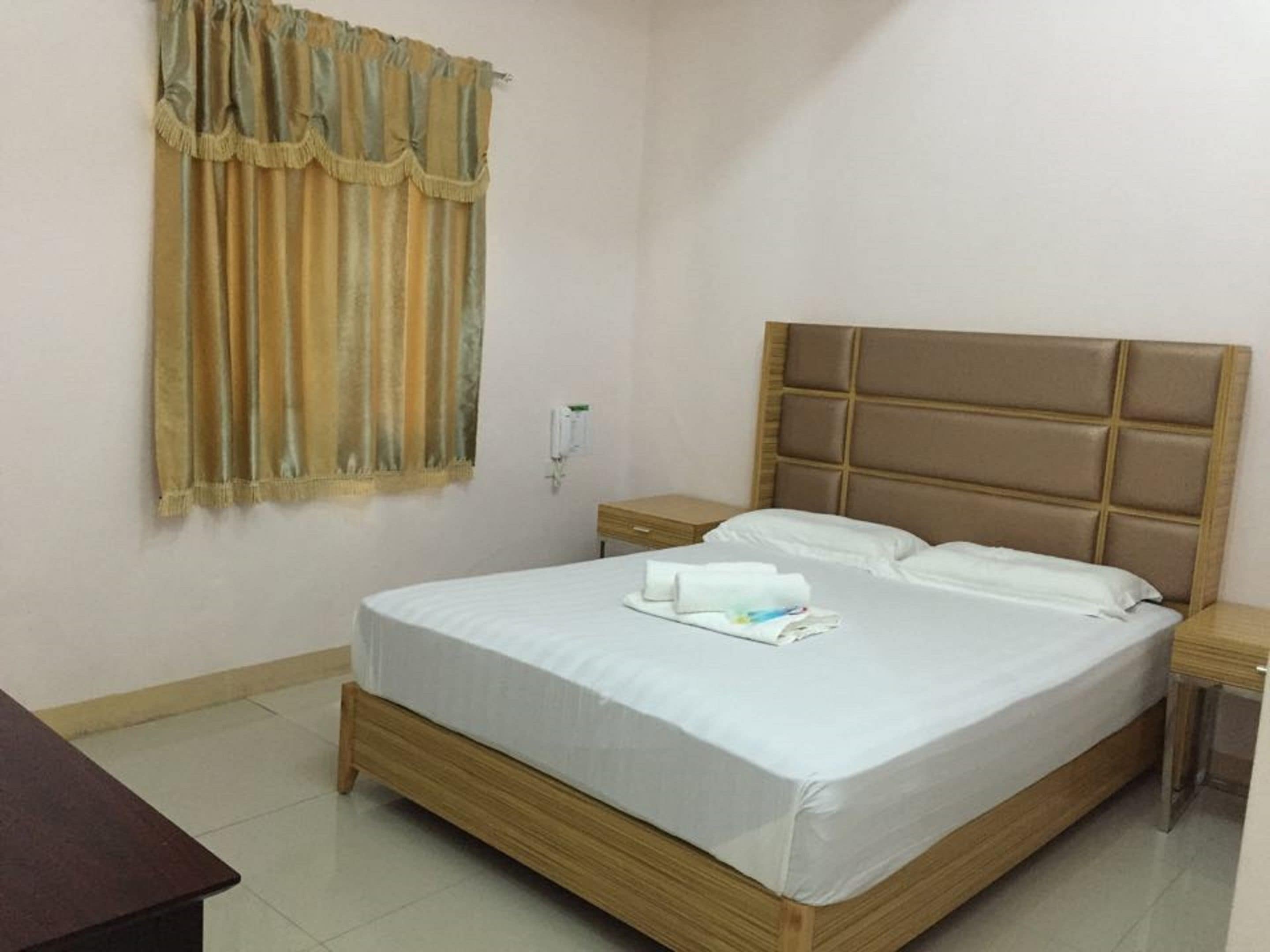 deluxe room | desk, rollaway beds, free wifi, bed sheets