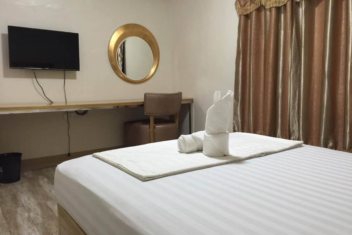 deluxe room | desk, rollaway beds, free wifi, bed sheets