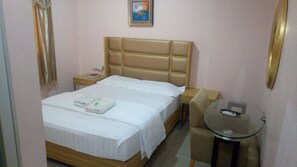 Skrivebord og sengetøy