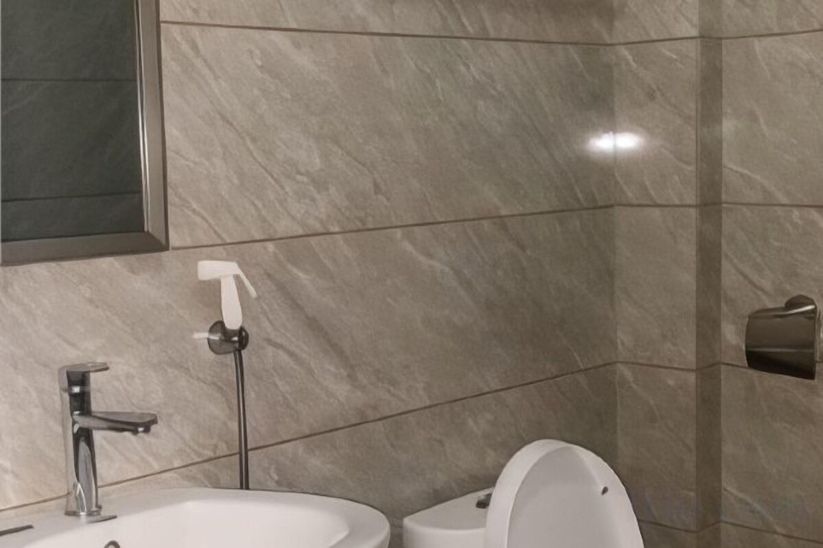 Bathroom | Shower, free toiletries, slippers, towels