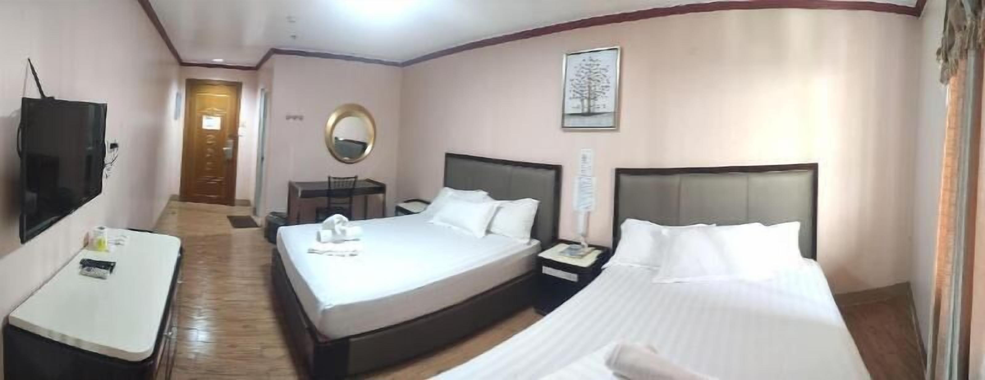 Skrivbord, extrasängar och sängkläder