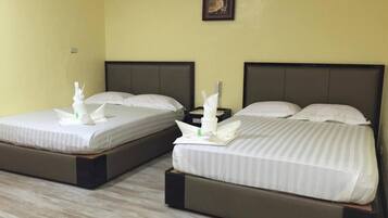 Desk, rollaway beds, bed sheets