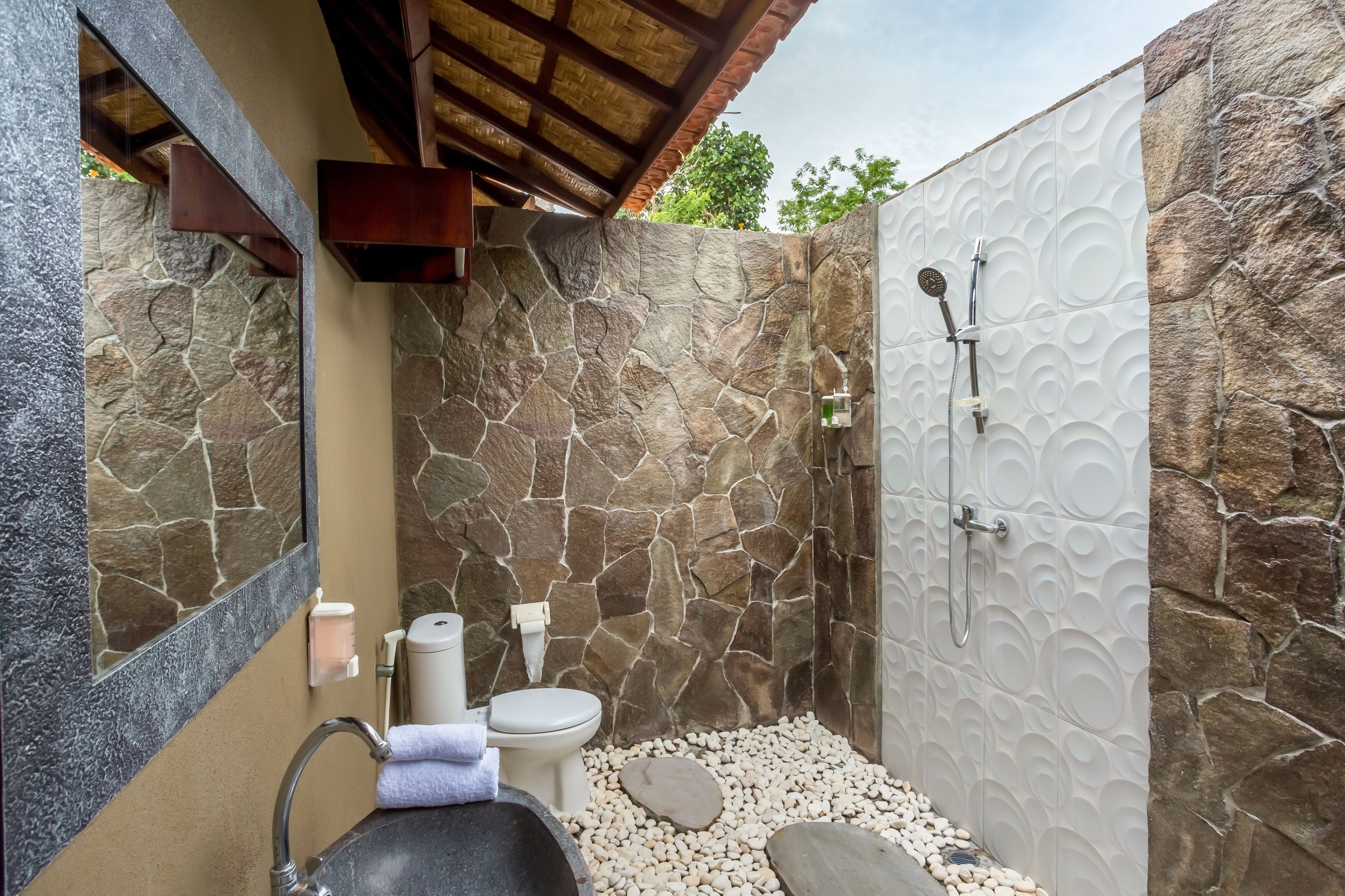 shower, hydromassage showerhead, free toiletries, bathrobes