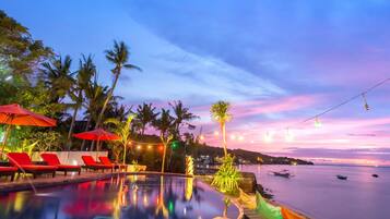 Outdoor pool, pool loungers